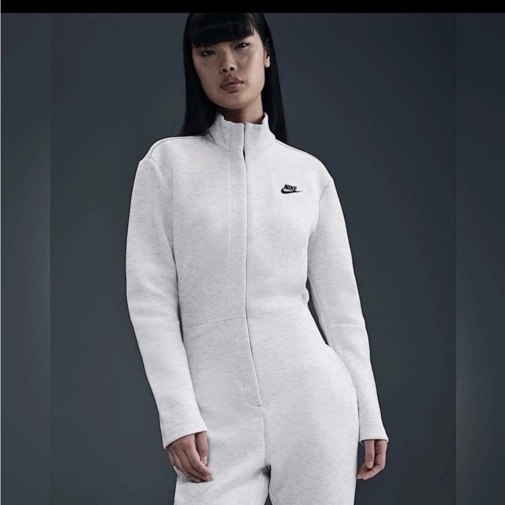NEW Nike Women Tech Fleece Windrunner Jumpsuit FB8798-013 Grey new